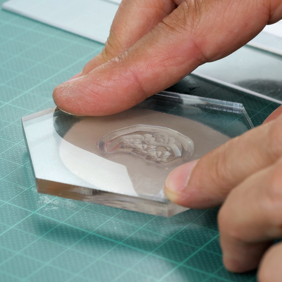 Stempel auf Acrylausrollplatte